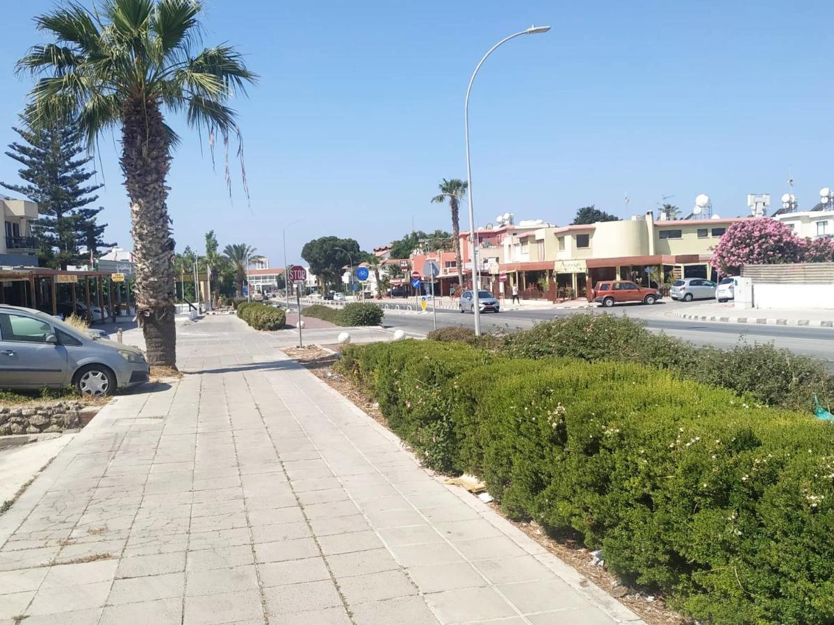 Apartamento Charming Holiday Retreat Kato Paphos Apt 400M To The Beach Exterior foto