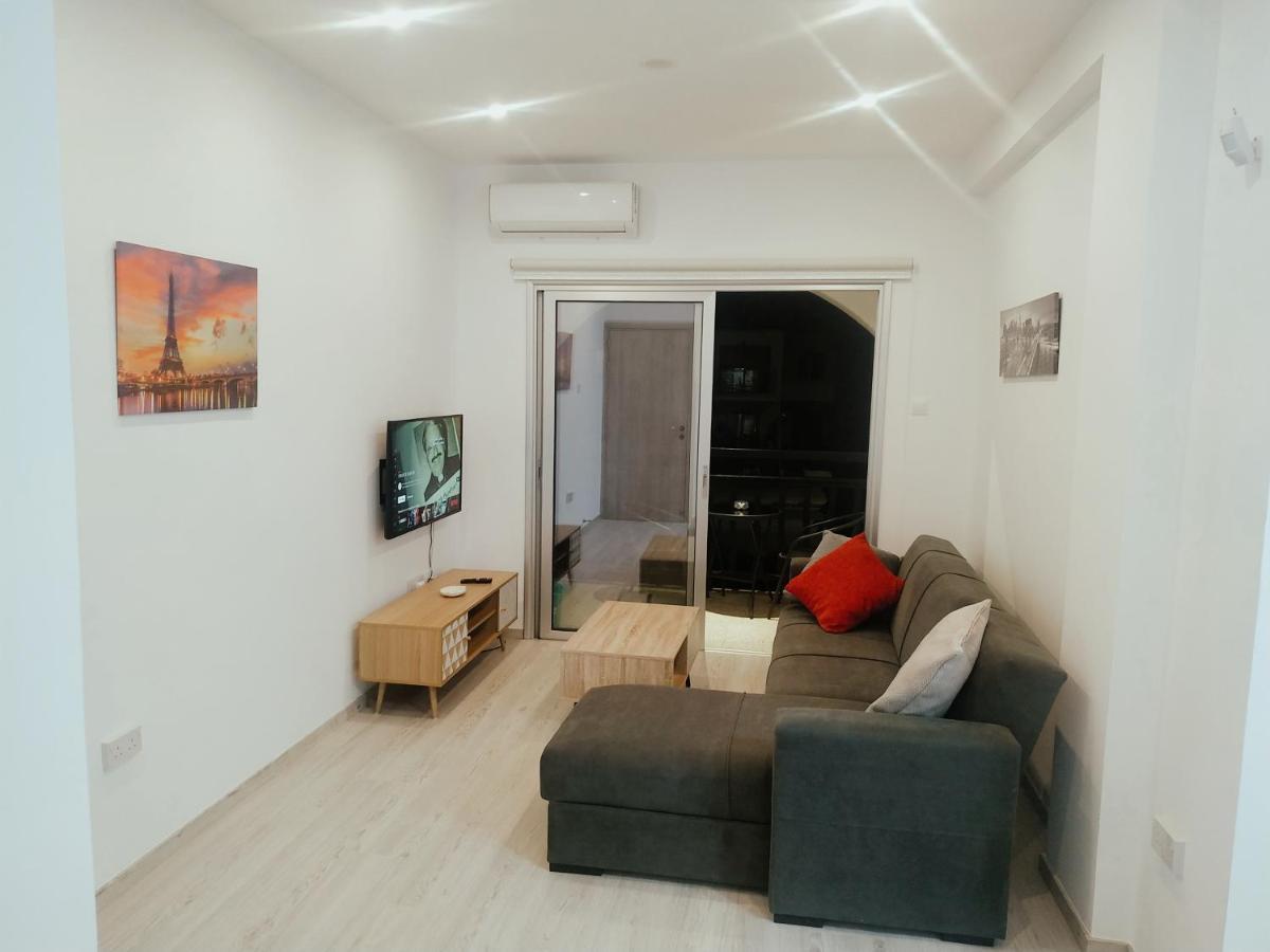 Apartamento Charming Holiday Retreat Kato Paphos Apt 400M To The Beach Exterior foto